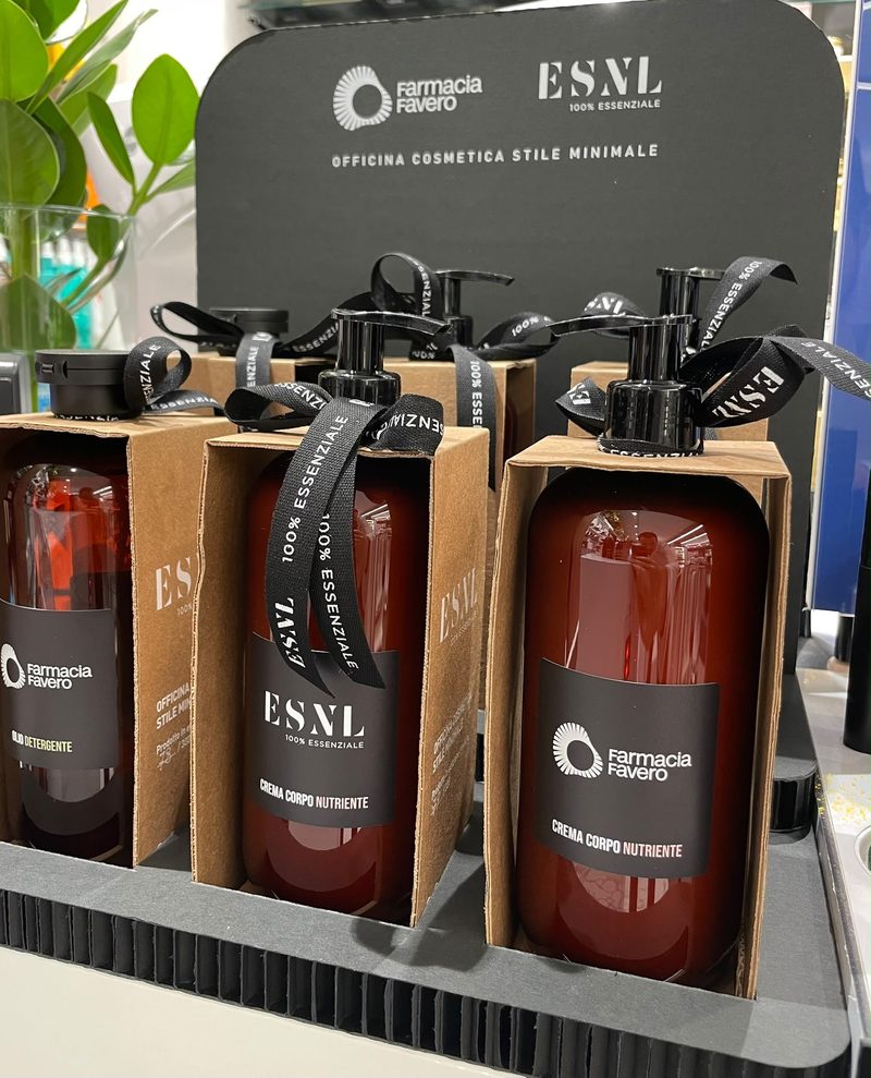 Espositore ESNL × Farmacia Favero